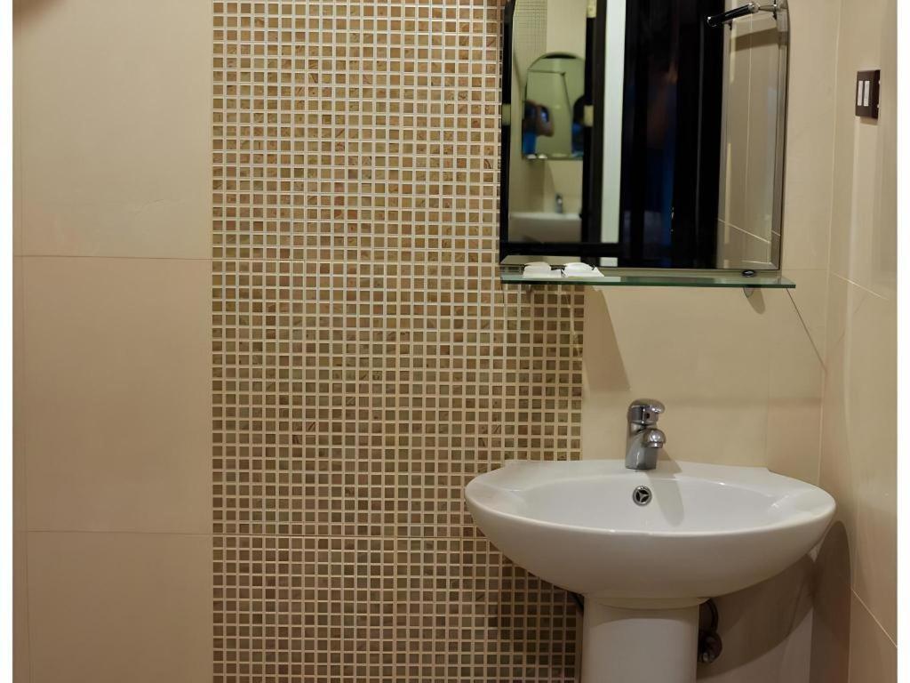 Peridot Suites Davao City Εξωτερικό φωτογραφία