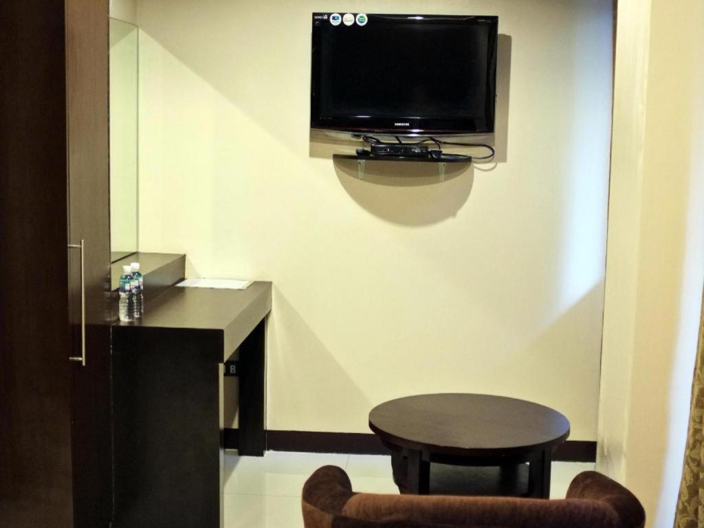 Peridot Suites Davao City Εξωτερικό φωτογραφία