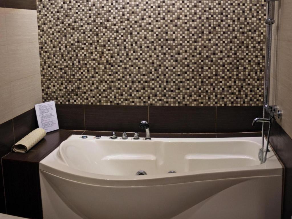 Peridot Suites Davao City Εξωτερικό φωτογραφία