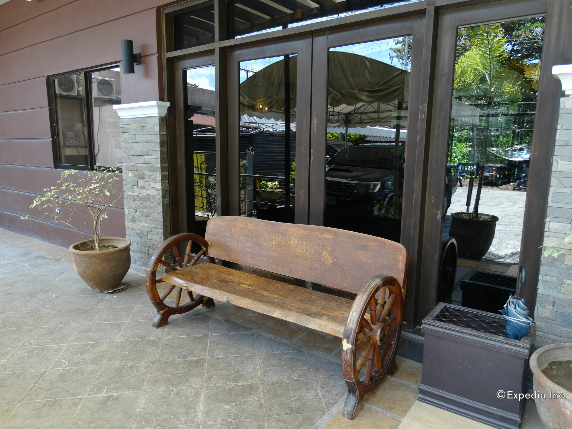 Peridot Suites Davao City Εξωτερικό φωτογραφία